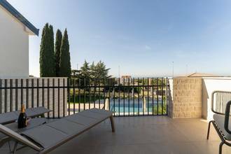 Thumbnail von Luxuriöse Maisonettewohnung mit Meerblick und Community-Pool