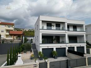 Thumbnail von Moderne Doppelhaushälfte mit Pool in Crikvenica