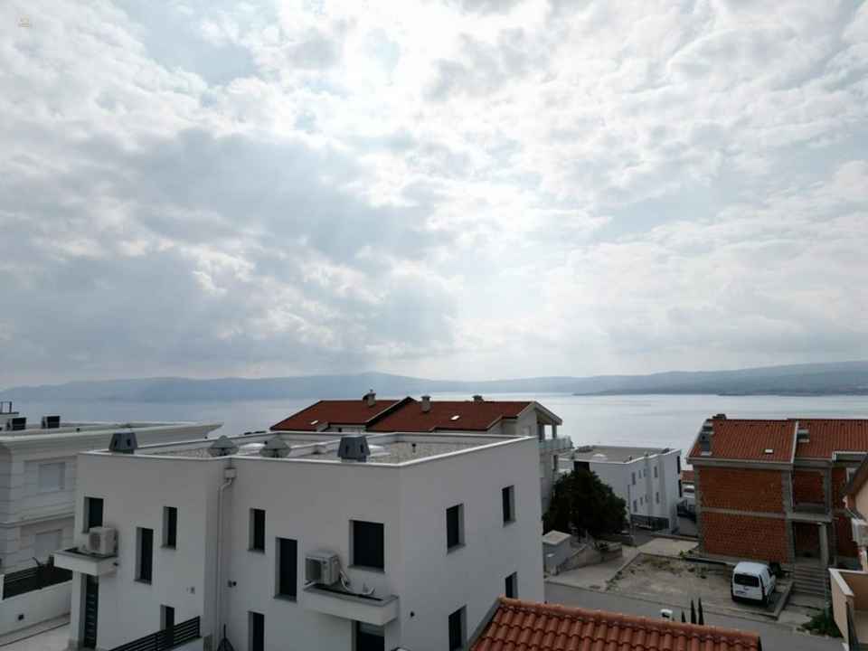 Moderne Doppelhaushälfte mit Pool in Crikvenica