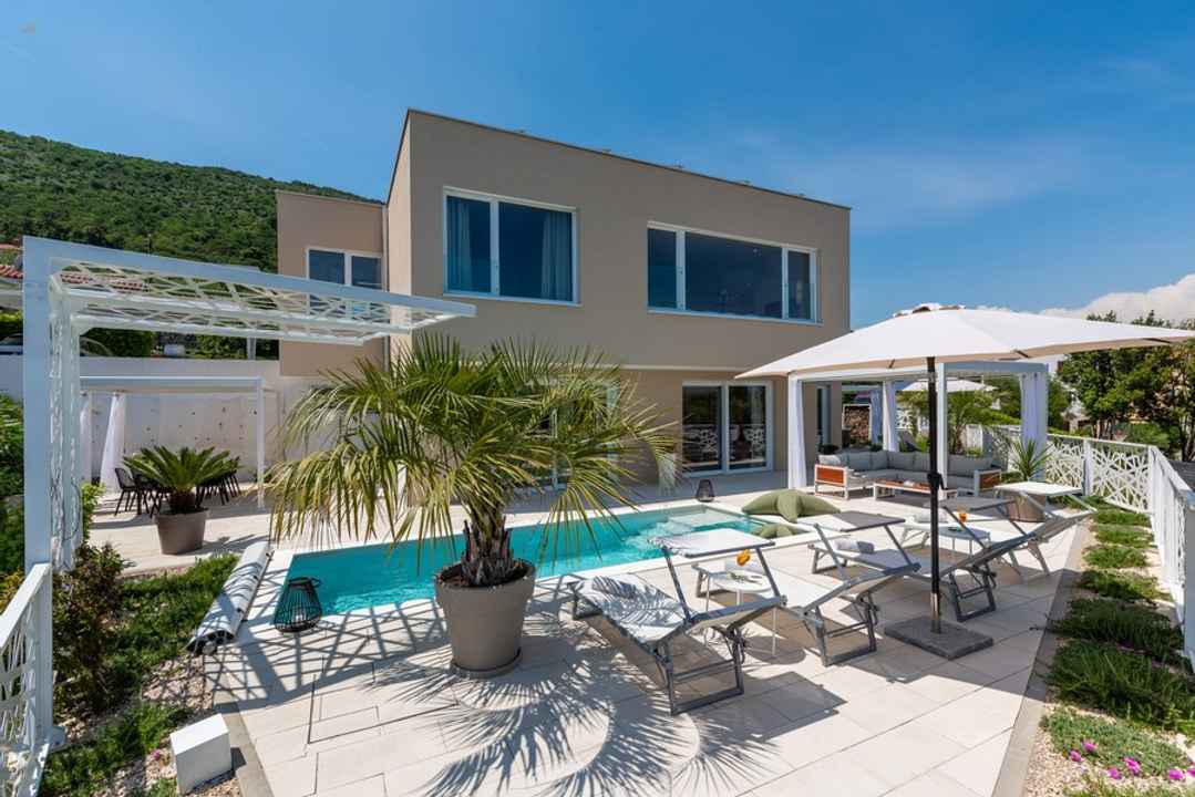 Moderne Villa mit erstklassiger Einrichtung und Swimmingpool in Panorama-Lage, Region Rabac / Labin