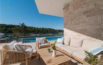 Thumbnail von Villa moderna con piscina en primera línea del mar