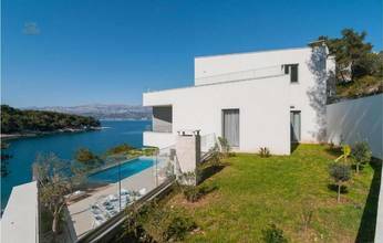 Thumbnail von Villa moderna con piscina en primera línea del mar