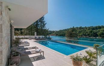 Thumbnail von Villa moderna con piscina en primera línea del mar