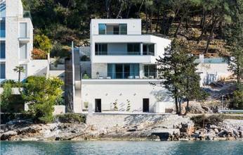 Thumbnail von Villa moderna con piscina en primera línea del mar