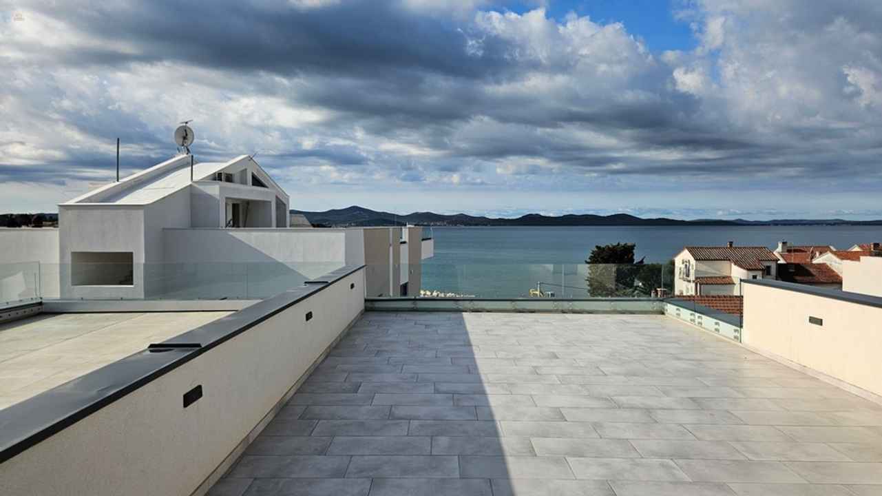 Neues Penthouse mit Dachterrasse