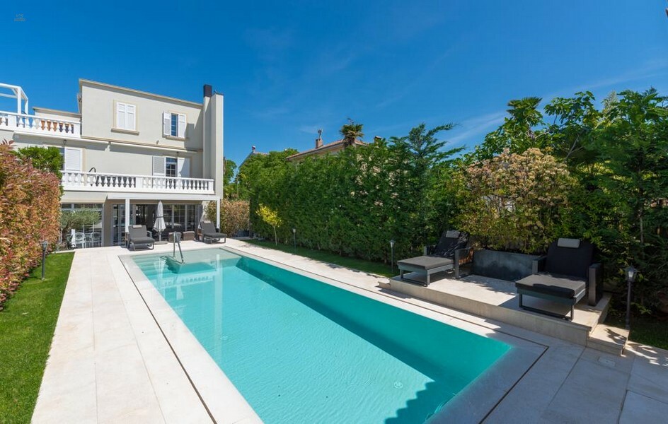 素晴らしいロケーションにあるプール付きの豪華なヴィラ