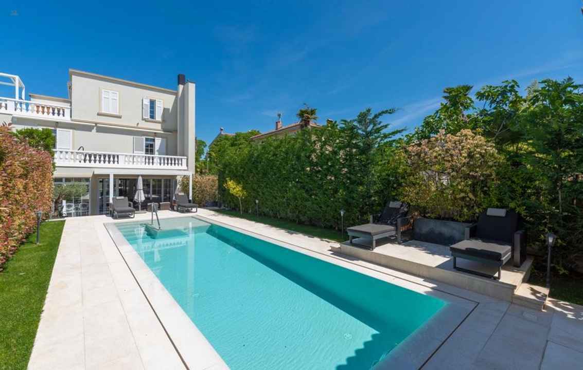 Villa straordinaria con piscina in posizione eccellente