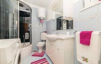 Thumbnail von Schönes Mehrfamilienhaus mit Pool und Meerblick in Kaštel Lukšić