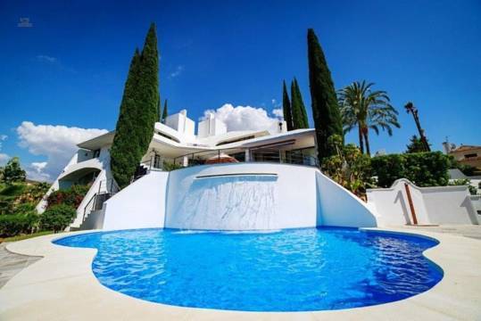 	 villa for sale in - Nueva Andalucia 