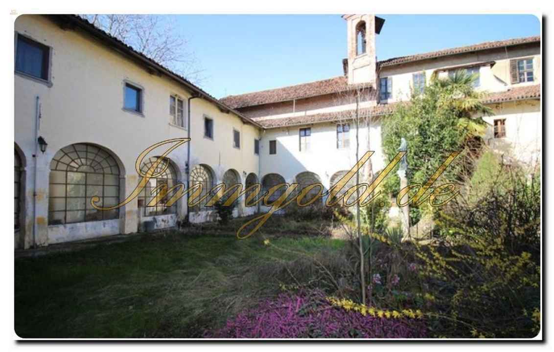 Immogold ehemaliges Klosteranwesen mit zwei Klöstern zu renovieren