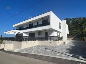 Thumbnail von Moderne Villa mit Swimmingpool und Meerblick