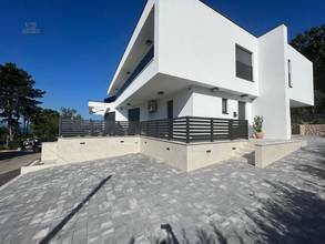 Thumbnail von Moderne Villa mit Swimmingpool und Meerblick