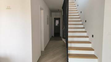 Thumbnail von Modernes Penthouse mit großer Terrasse und Meerblick