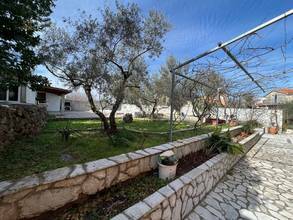 Thumbnail von Mehrfamilienhaus mit Pool und 5 Wohneinheiten, Insel Krk