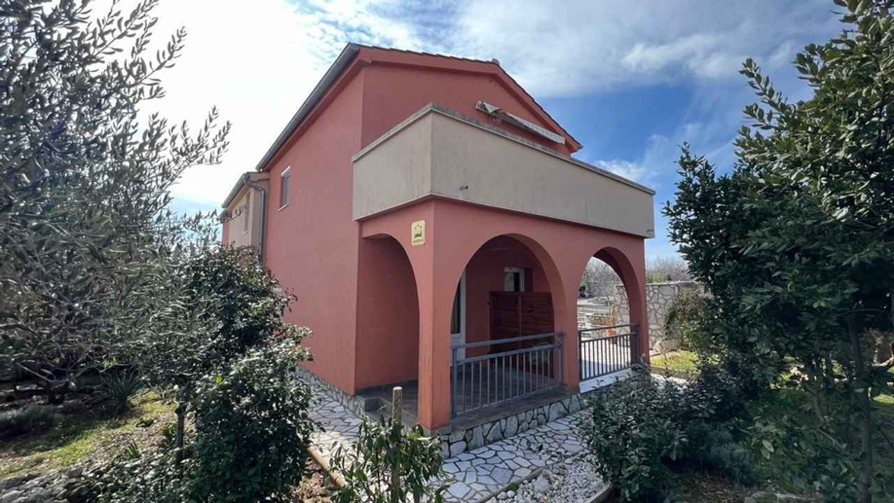 Mehrfamilienhaus mit Pool und 5 Wohneinheiten, Insel Krk