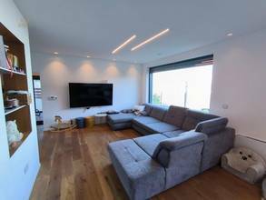 Thumbnail von Hochwertiges Einfamilienhaus mit Pool und Meerblick, Region Opatija