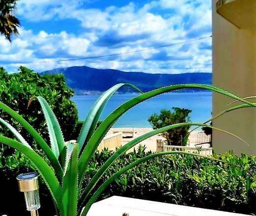 Mehrfamilienhaus mit Meerblick und Pool in Slatine, Insel Ciovo