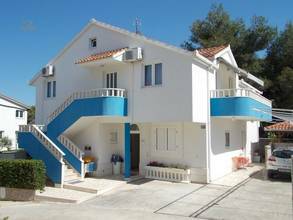 Thumbnail von Mehrfamilienhaus mit Meerblick und Pool in Slatine, Insel Ciovo