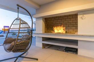 Thumbnail von Moderne Luxusvilla mit Swimmingpool und Dachterrasse