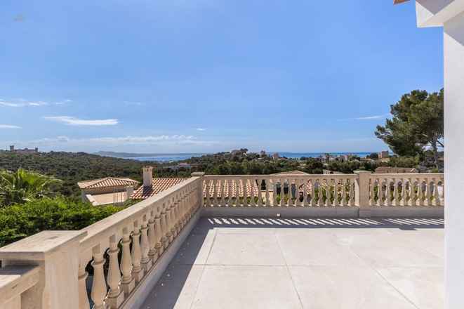 Exklusive Villa mit großer Dachterrasse und Meerblick in Genova