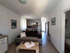 Thumbnail von Haus mit mediterranem Garten in erster Reihe zum Meer, Region Rogoznica / Trogir