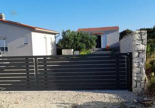 Thumbnail von Haus mit mediterranem Garten in erster Reihe zum Meer, Region Rogoznica / Trogir