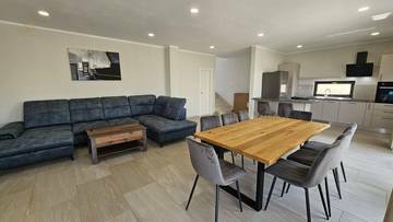 Thumbnail von Moderne Villa mit Pool und Meerblick