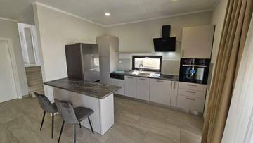 Thumbnail von Moderne Villa mit Pool und Meerblick