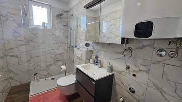 Thumbnail von Modernes Penthouse mit Dachterrasse und Whirlpool