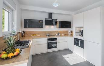 Thumbnail von Moderne Villa mit Swimmingpool und Meerblick