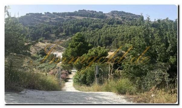Ferienanlage mit riesigem Grundstück nahe Caltabellotta