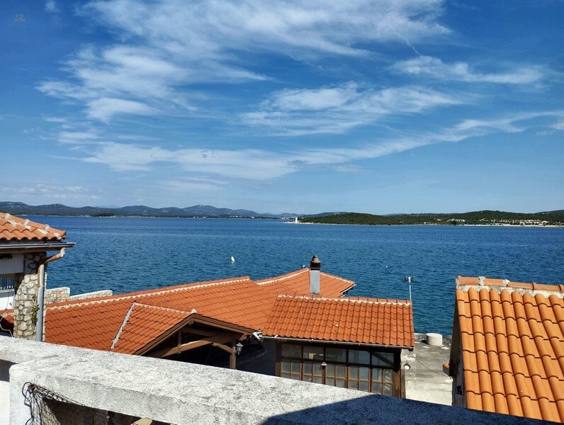 Mediterranes Stadthaus mit schönem Meerblick