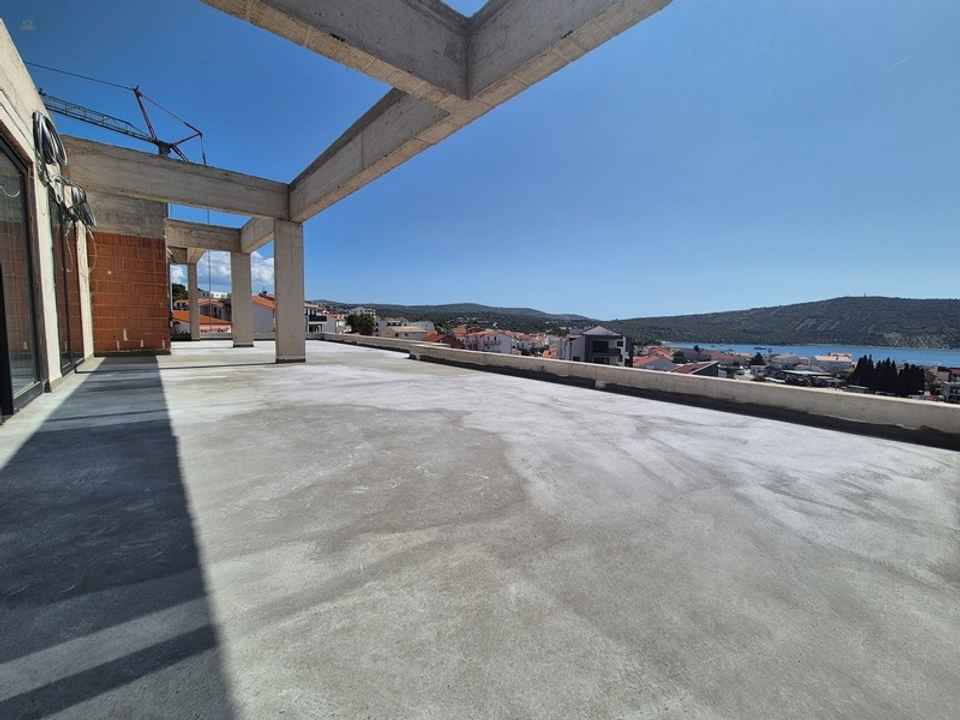 Luxuriöses Penthouse mit Swimmingpool und Meerblick