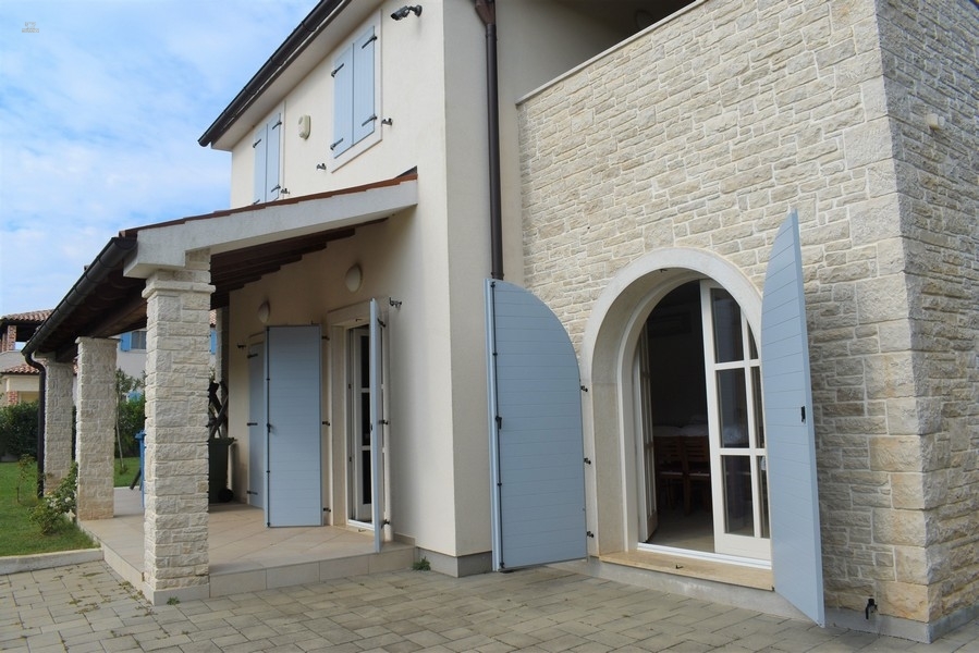 Mediterranes Haus mit Swimmingpool