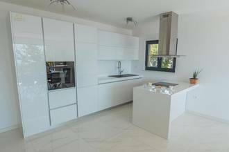 Thumbnail von Luxuriöse Doppelhaushälfte mit Swimmingpool und Panorama-Meerblick