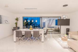 Thumbnail von Luxuriöse Doppelhaushälfte mit Swimmingpool und Panorama-Meerblick