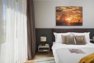 Thumbnail von Moderne Villa mit Swimmingpool in mediterraner Umgebung