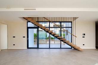 Thumbnail von Moderne Luxusvilla mit Swimmingpool und Meerblick