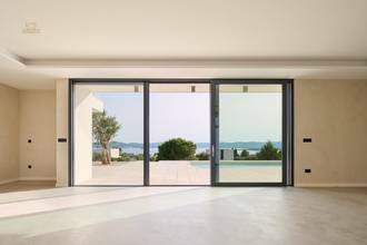 Thumbnail von Moderne Luxusvilla mit Swimmingpool und Meerblick