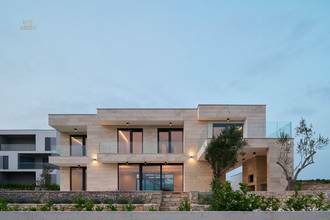 Thumbnail von Moderne Luxusvilla mit Swimmingpool und Meerblick