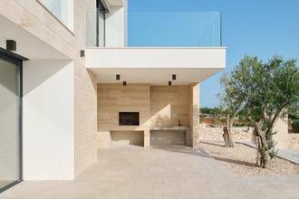 Thumbnail von Moderne Luxusvilla mit Swimmingpool und Meerblick