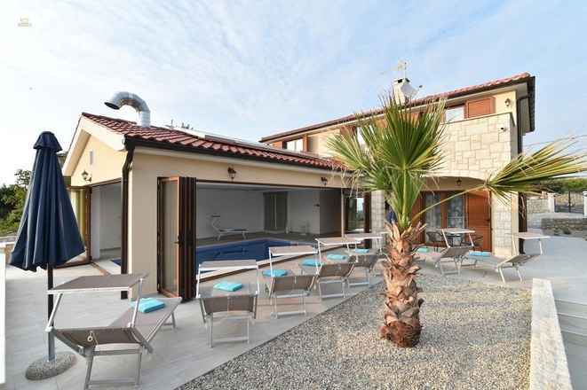 Mediterranean villa with swimming pool in a quiet location, Krk region