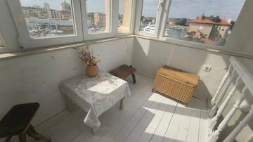 Thumbnail von Außergewöhnliche Wohnung mit großer Terrasse in historischer Villa