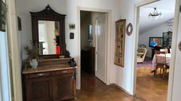 Thumbnail von Außergewöhnliche Wohnung mit großer Terrasse in historischer Villa