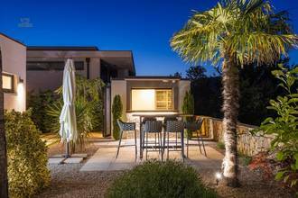 Thumbnail von Villa moderna con piscina e vista mare