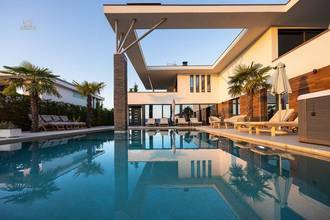 Thumbnail von Villa moderna con piscina e vista mare