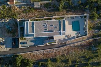 Thumbnail von Modern lüks villa havuz ve deniz manzarasıyla