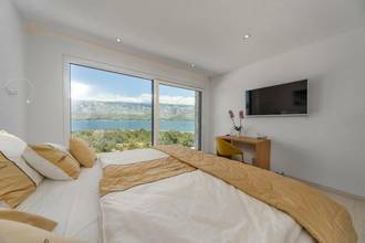 Thumbnail von Modern lüks villa havuz ve deniz manzarasıyla