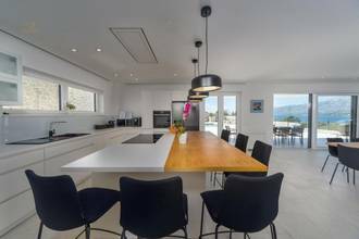 Thumbnail von Modern lüks villa havuz ve deniz manzarasıyla