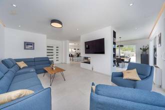 Thumbnail von Modern lüks villa havuz ve deniz manzarasıyla